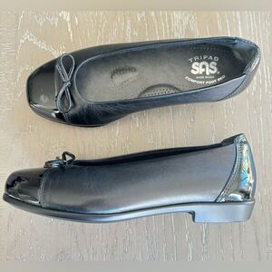 SAS Tripad Comfort Slip On Black  Leather Loafers Toe Bow Flats Size 6 Wide NWOB
